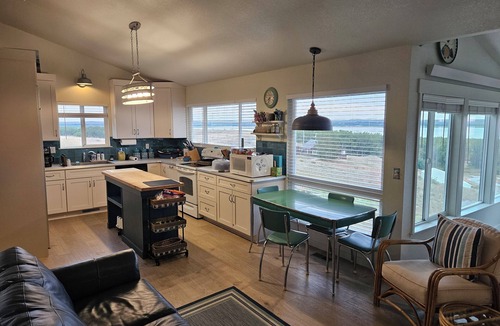 Brule House | Relaxing 5-bedroom house with one of the best views at Lake Mac.