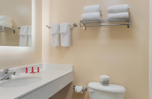 Smithfield Hotel | Relaxing Accommodation near Bally's Twin River Lincoln | Free Parking & Bfast!