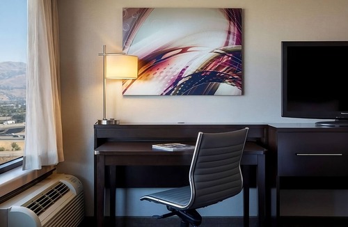 Milpitas Hotel | Relaxing Accommodation | Gym, Pets Allowed, Near 49ers Museum