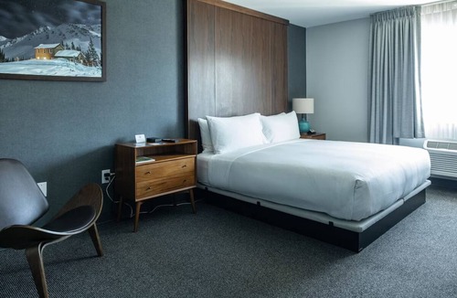 North Park City Hotel | Relaxing Getaway Ideal for Couple w/Complimentary Breakfast Delight