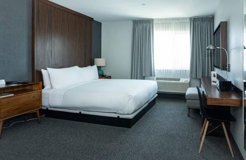 North Park City Hotel | Relaxing Getaway Ideal for Couple w/Complimentary Breakfast Delight