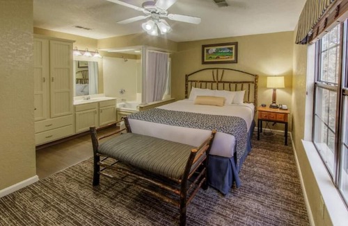 South Lee Hotel | Relaxing Getaway: Pools, Games & Movie Nights