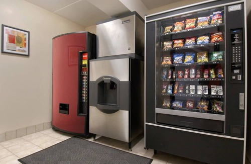 North Canton House | Relaxing Room Near Akron-Canton Airport, Ideal for Travelers on the Go