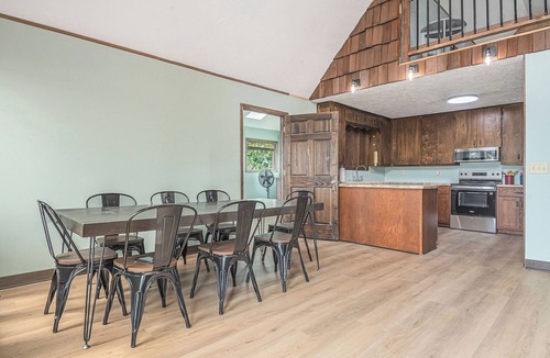 Pottawattamie County Cabin | Relaxing Rustic River Cabin just across from Downtown Omaha!