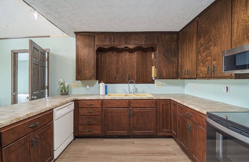 Pottawattamie County Cabin | Relaxing Rustic River Cabin just across from Downtown Omaha!