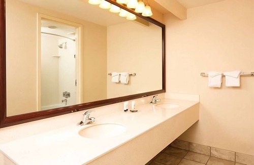 St. George Hotel | Relaxing Stay at Red Lion Hotel St. George! Free breakfast, Pool, Restaurant!