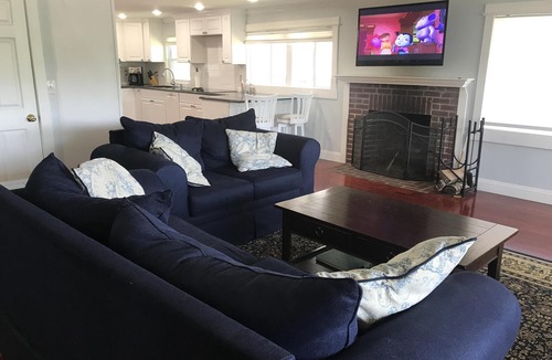 Kingston House | Remodeled 4 BR Waterfront Home w/Dock & Ocean Access Near Duxbury & Plymouth