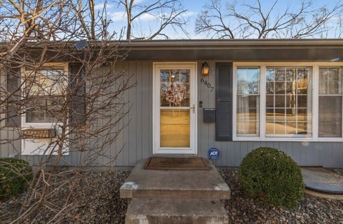 Mission House | Remodeled 4BR/2.5BA | Central KC Location