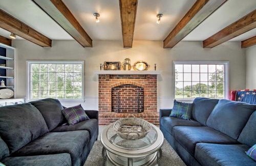 Liberty House | Remodeled Historic Farmhouse ~ 20 Mi to KC!