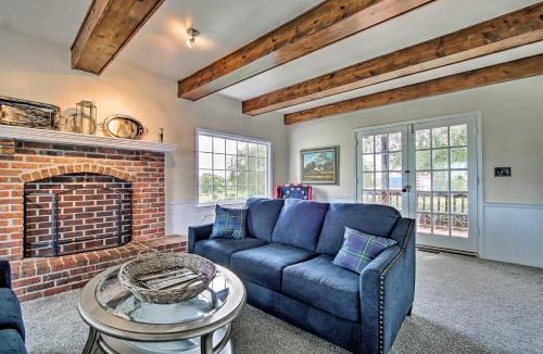 Liberty House | Remodeled Historic Farmhouse ~ 20 Mi to KC!