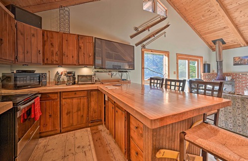Stowe Area Cabin | Remote Cabin w/Fire Pit: 3 Miles to Stowe Mtn!