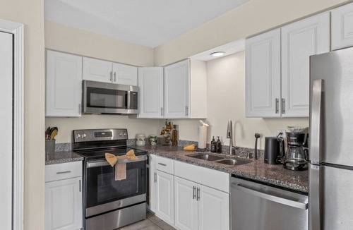 Lee's Summit Villa | Remote Work Ready | 3BR | Google Fiber | Kings