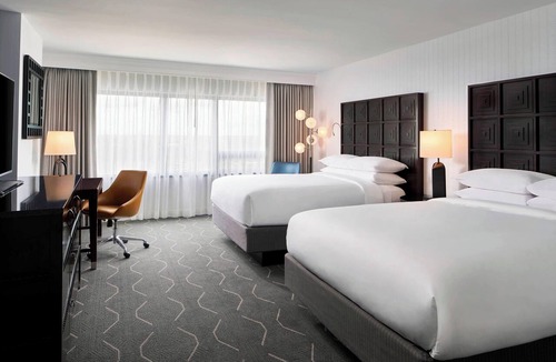 Inner Harbor Hotel | Renaissance Baltimore Harborplace Hotel