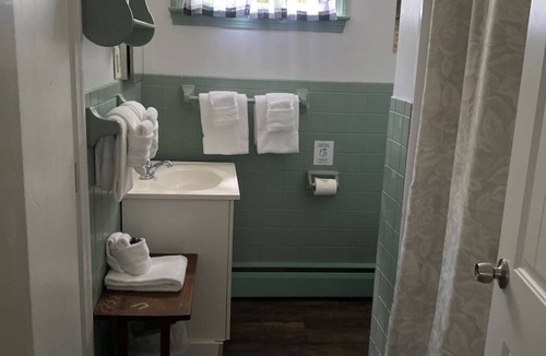 Holderness Hotel | Renovated Lake Suite 3, Kitchen, Private Beach + Dock Access, Not Dog Friendly