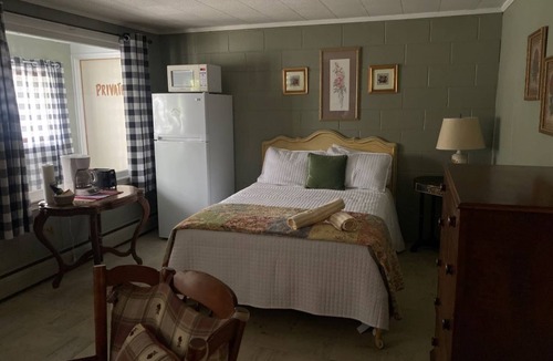 Holderness Hotel | Renovated Lake Suite 5, Kitchen, Private Beach + Dock Access, Not Dog Friendly.