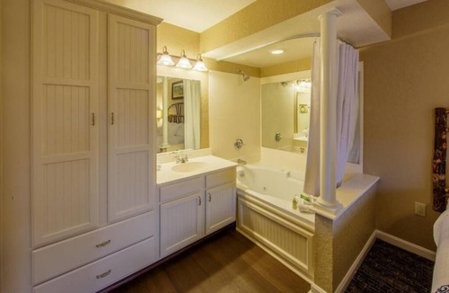 South Lee Hotel | Resort Stay with Arcade, Heated Pool, Sports Courts & Family Perks