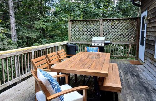 Luray House | Resplendent Cabin Haven near Shenandoah River in Virginia