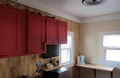 York Cottage | “Restored Cabin Charm with Modern Carport – Small Family Haven in Nebraska”