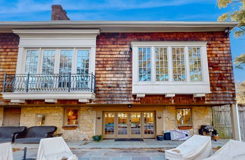 Mays Chapel House | Restored historic in-law home near downtown Baltimore with pool, kitchenette, AC