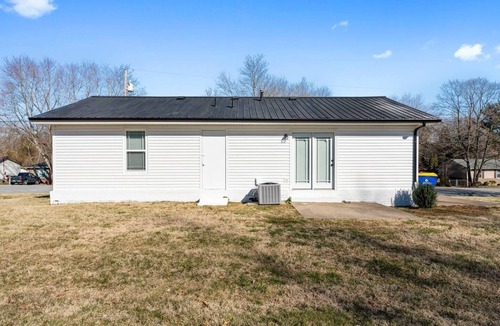 Bowling Green House | Retro City Bungalow w/King Bed | Bowling Green