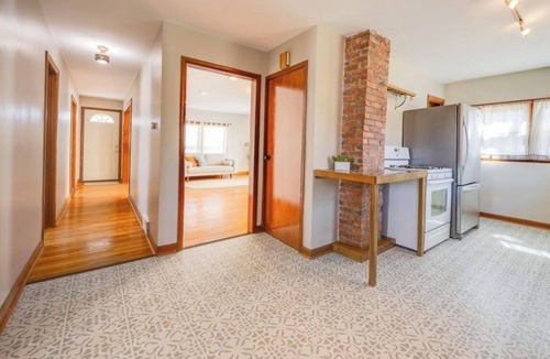 Lawrence House | RETRO RETREAT, charming 3-bedroom house with AC in welcoming Lawrence