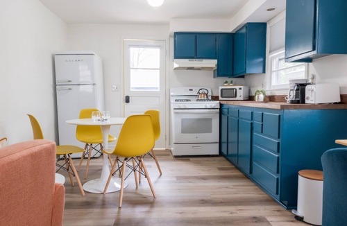 Lincoln Park House | Retro Retreat: renovated 2BR, desk, no chore list!