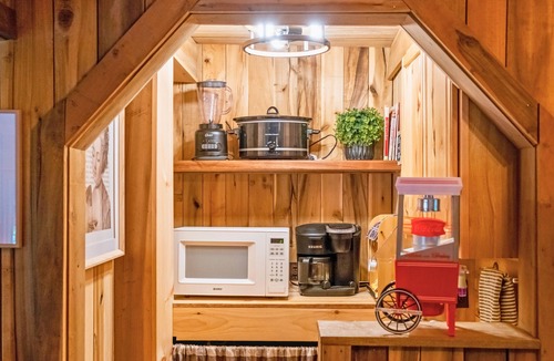 Ansted Cabin | Rich Creek Wilderness Cabin: Near NRG, Game Room, Fire Pit, STARLINK, ATV Trails