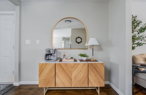 Gahanna House | Ridge Roost: Mid-Century Charm, Modern Comforts near Downtown Gahanna