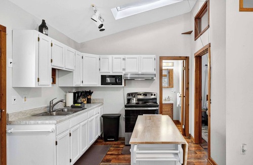 Berkeley Springs Cabin | River Access Cabin with Hot Tub, Fire Pit & WiFi!