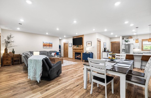 Pangburn House | River Front House, An Experience