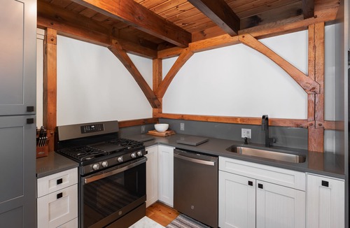 North Conway House | RIVER! Hot tub, Movie theater, Sauna, Massage chair