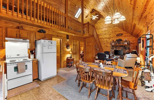 Cabins Cabin | River Retreat w/Loft, Game Fun, Fire Pit & Fun