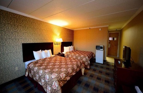 Somerset Hotel | River-view Room, 2 Queen Beds with Jetted tub and Balcony