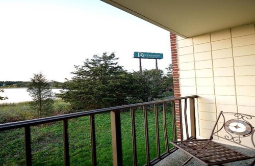 Somerset Hotel | River-view Room, King Suite with Jetted tub and Ba