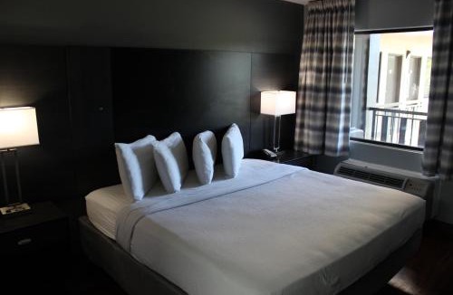 Conway Hotel | Riverfront Inn