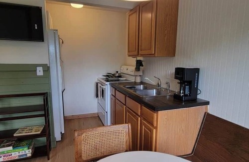 Poynette House | Riverfront Lodging. Beach, Boat, Fish, Hike. #2