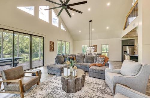Nashville House | Riverfront Murfreesboro Cabin w/Fire Pit