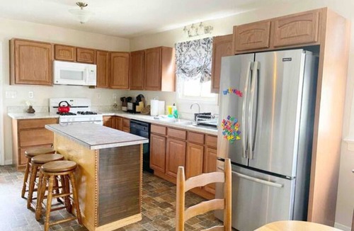 Mount Carbon Cottage | Riverfront-NO CLEANING FEE -3BR-NRG-Deck-Dock-Hike-Firepit-Pets-OK-Boat-Kayak