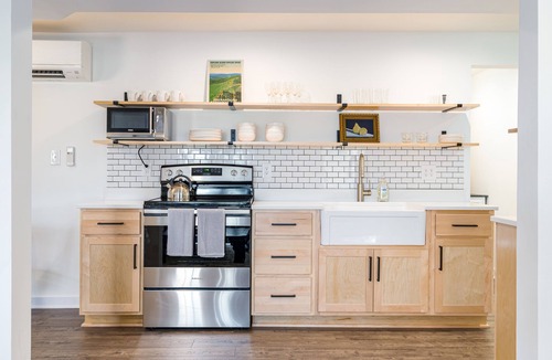 Middletown House | Riverfront Oasis with Mountain Views, close to town