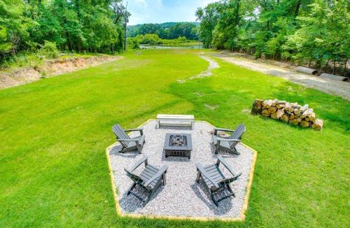 Royal House | Riverfront Royal Home w/Hot Tub & Fire Pits!