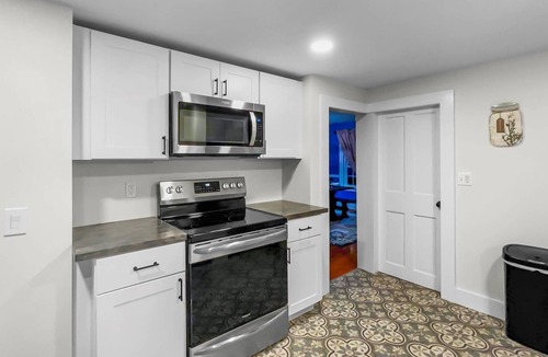 Carroll County House | Rivers Edge: Modern, Huge Riverfront & Yard, Kayaks - Dog OK, Grill, Fast WiFi