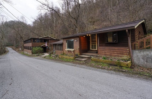 Leadsville Cabin | Riverside De Luxe*WiFi*Steps to the River