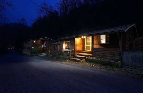 Leadsville Cabin | Riverside De Luxe*WiFi*Steps to the River