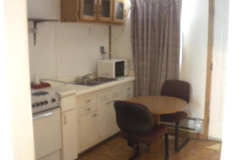 Helper Hotel | Riverside Motel