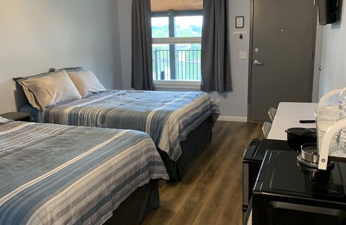 Warsaw Hotel | Rm 3 - Waterfront Double Queen/2nd floor