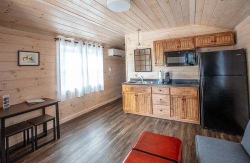North Sebago Villa | Robin Limit 3 1 Bedroom Cabin