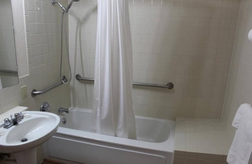 Sunrise Beach Resort | Rock Harbor Resort and Motel