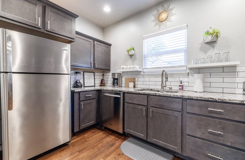 Chickasha House | Rock & Roll Chickasha | Fiber | TV | W/D | Parking