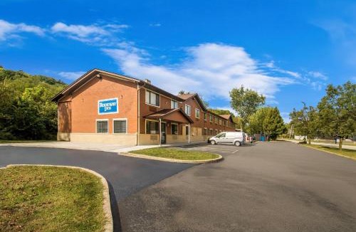 Delmont Hotel | Rodeway Inn Delmont