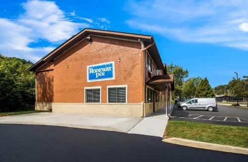 Delmont Hotel | Rodeway Inn Delmont